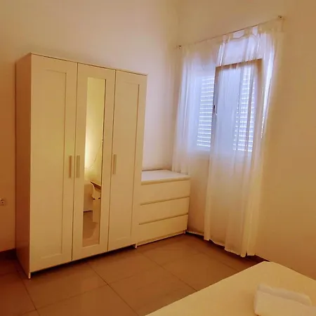 Apartment Solta Rogac