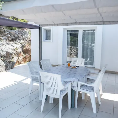 Apartment Solta Rogac