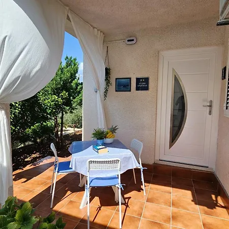 Apartment Solta Rogac